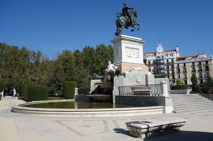 Monumento a Felipe IV, Plaza Oriente, Madrid.