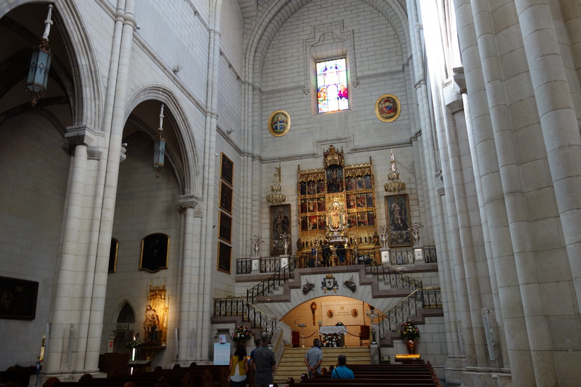 Catedral de Santa María la Real de la Almudena, Madrid.