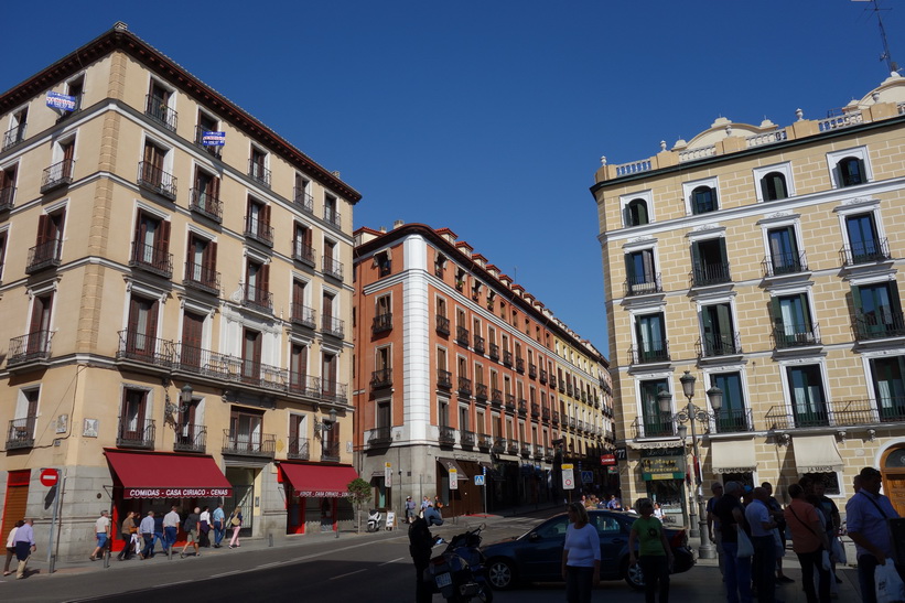 Arkitekturen längs Calle Mayor, Madrid.