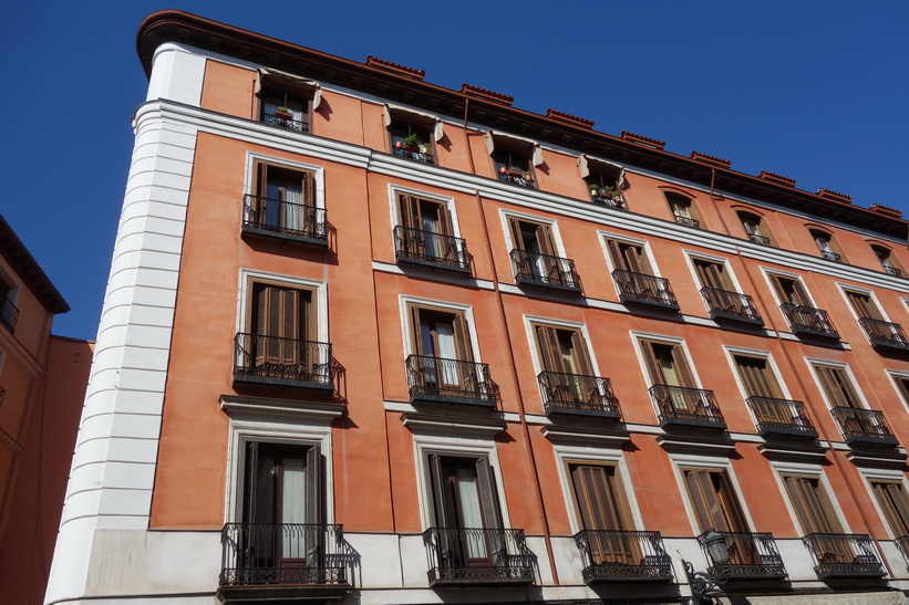 Arkitekturen längs Calle Mayor, Madrid.