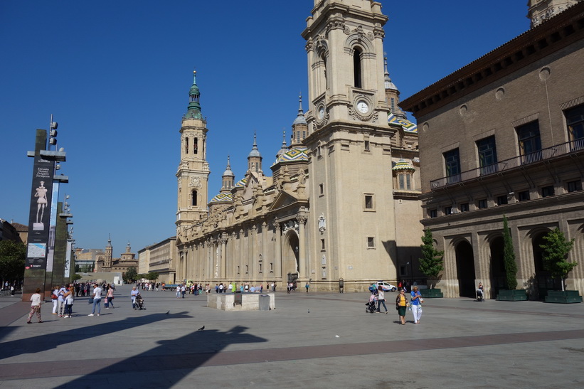 Basílica de Nuestra Señora del Pilar vid torget Plaza de Ntra Sra del Pilar, Zaragoza.