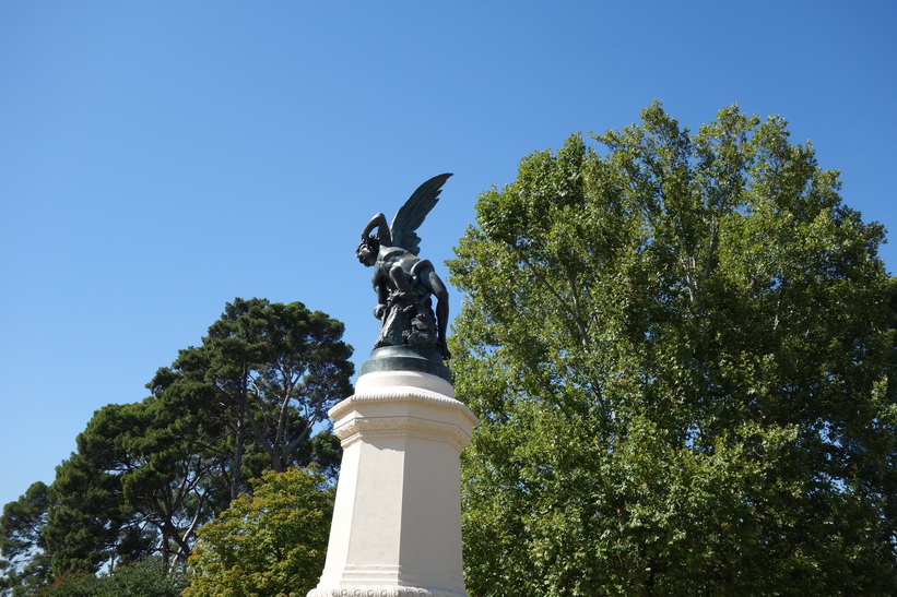 Estatua del Ángel Caído, Parque de El Retiro, Madrid.