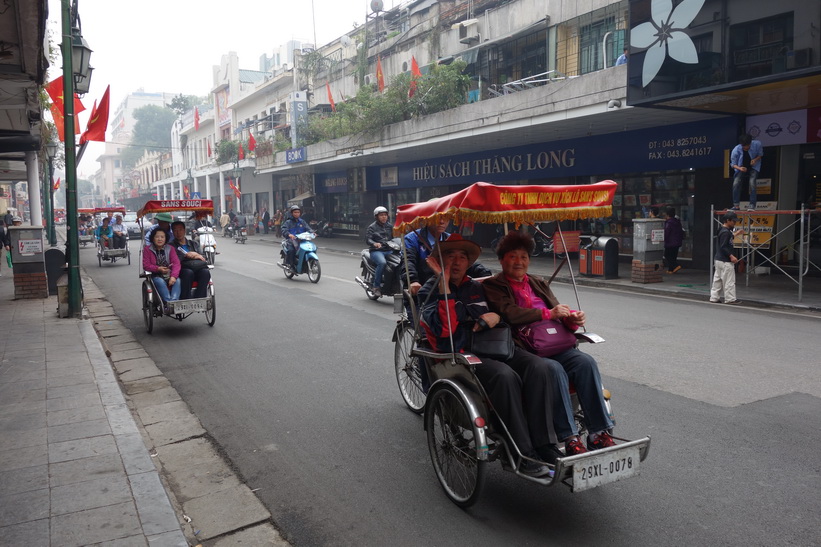 Gatuscen i centrala Hanoi.