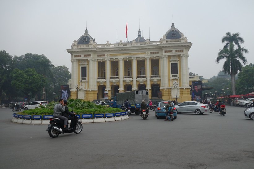 Det vackra operahuset i Hanoi.