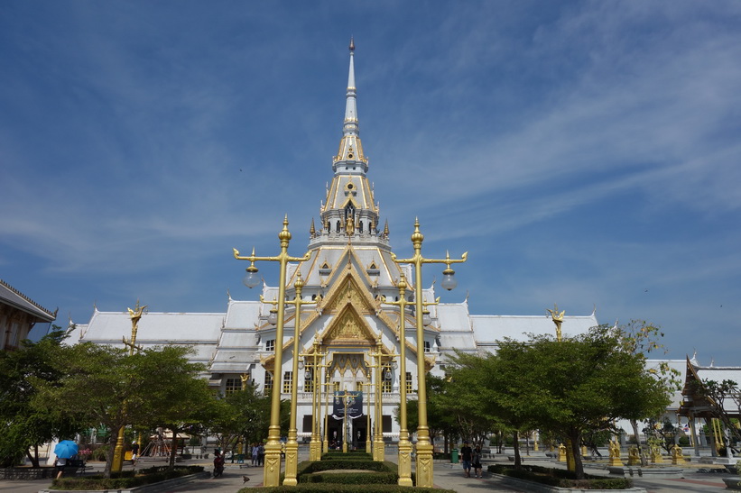 Wat Sothorn Wararam Worawiharn, Chachoengsao.