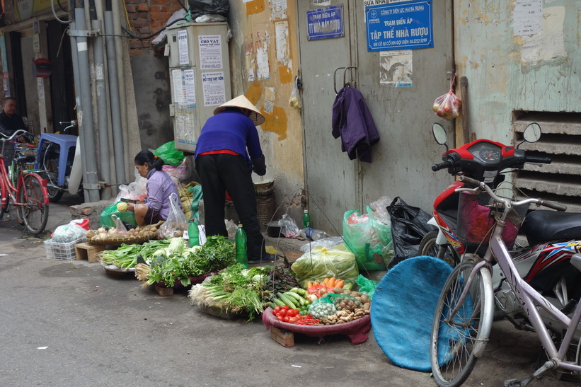 Grönsaksförsäljare i centrala Hanoi.