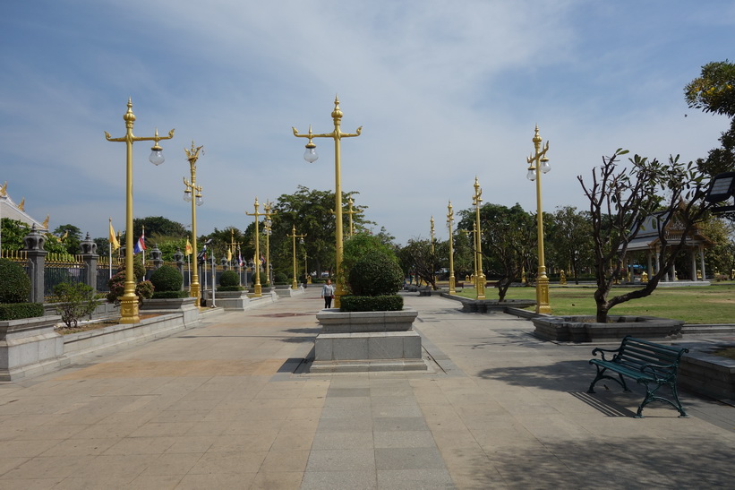 Tempelgården vid Wat Sothorn Wararam Worawiharn, Chachoengsao.