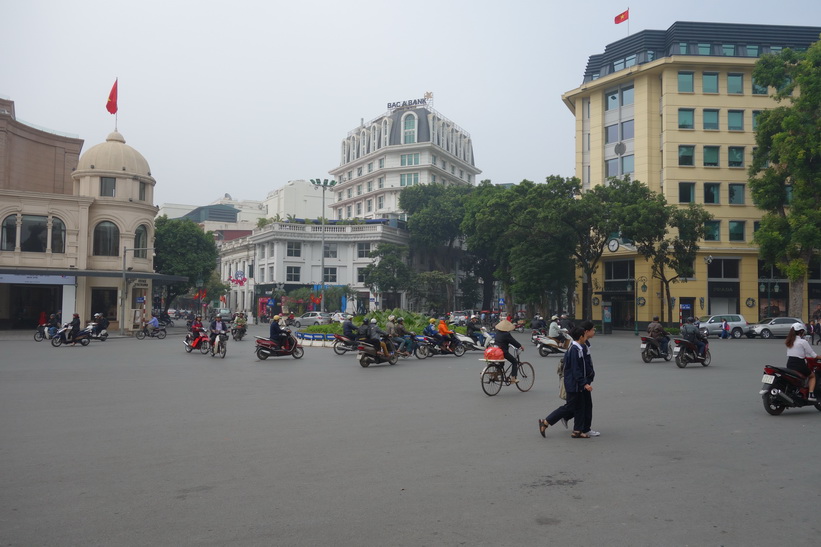 Gatuscen i centrala Hanoi.