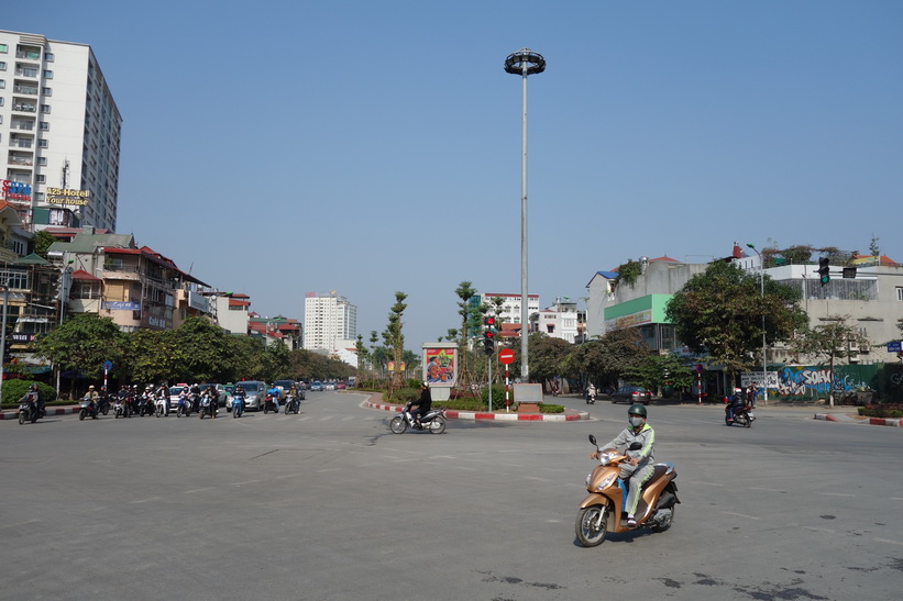 Gatuscen i närheten av Lotte Center, Hanoi.
