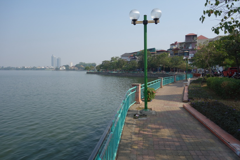 Promenaden längs Hồ Tây-sjön, Hanoi.