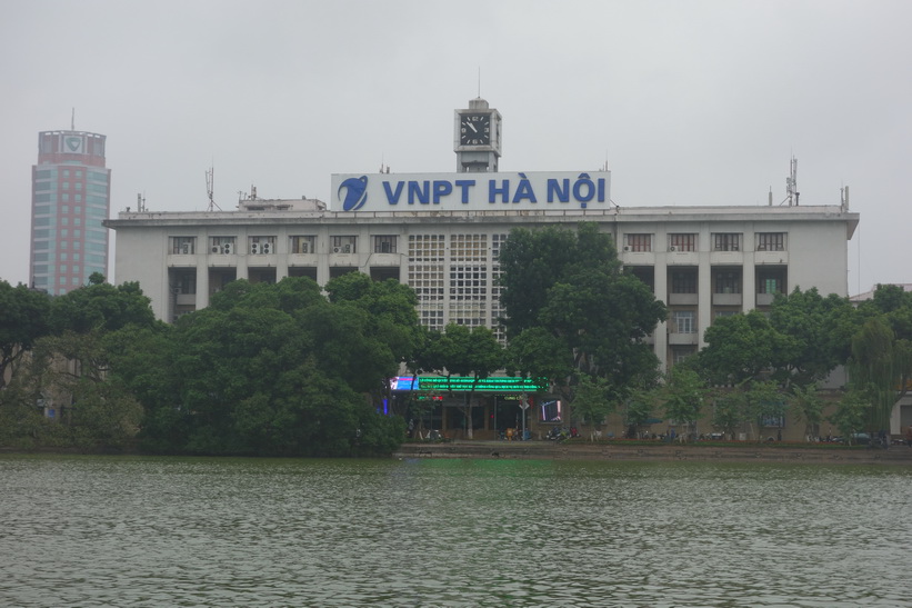 Postkontoret i Hanoi är inte lika vackert som det i HCMC, men ändå speciellt och intressant.