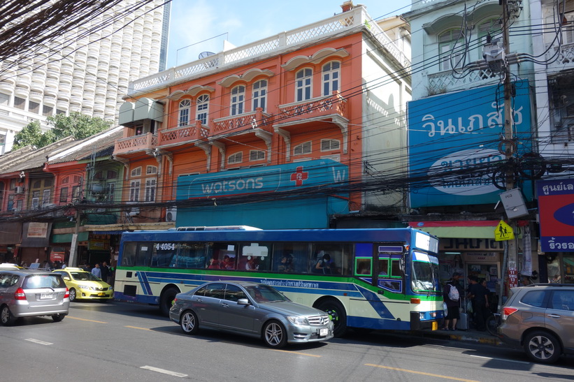 Gatuscen längs Charoen Krung road, Bangkok.