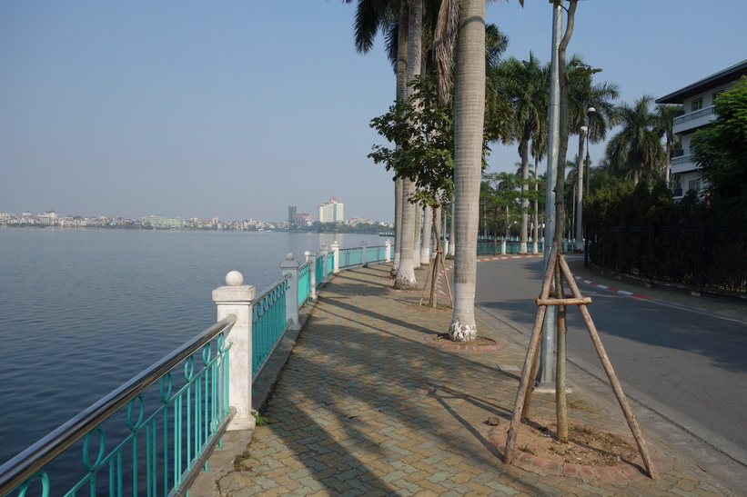 Promenaden längs Hồ Tây-sjön, Hanoi.