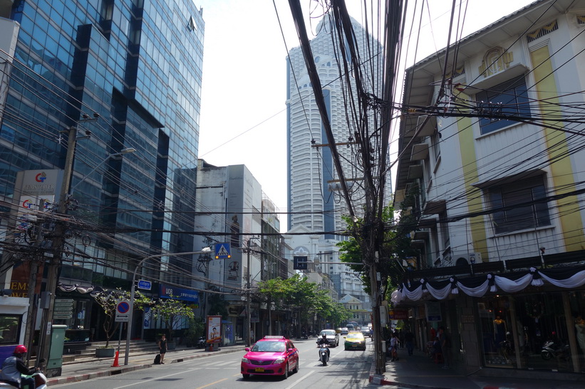 State Tower sedd från Charoen Krung road, Bangkok.