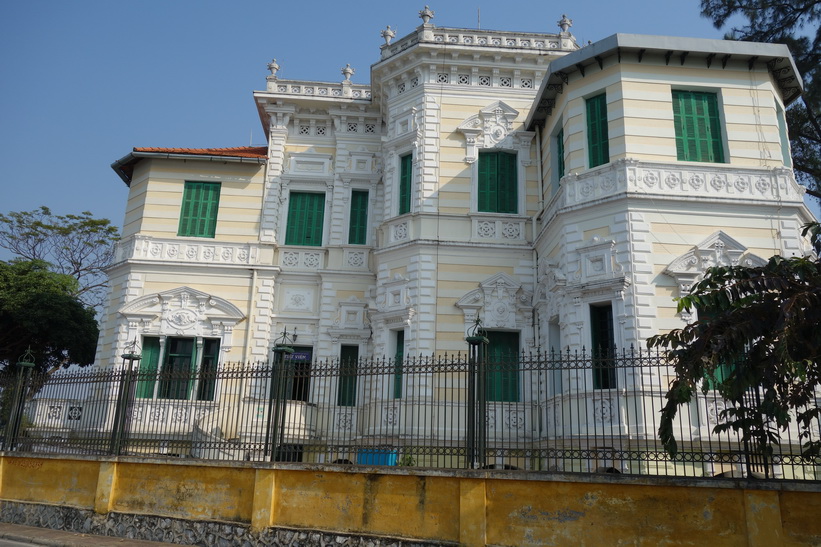 Vacker arkitektur längs Hồ Tây-sjön, Hanoi.