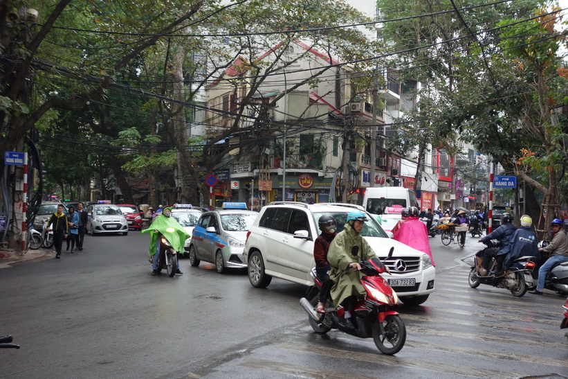 Gatuscen i centrala Hanoi.