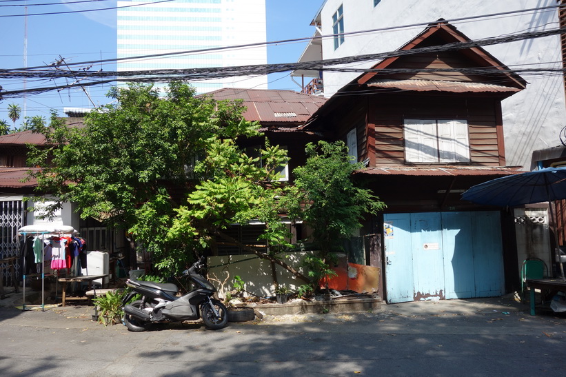 Gatuscen i närheten av det gamla tullhuset, Bangkok.