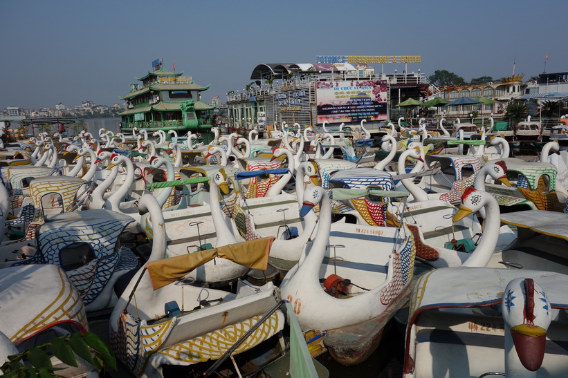 Trampbåtar i Hồ Tây-sjön, Hanoi.