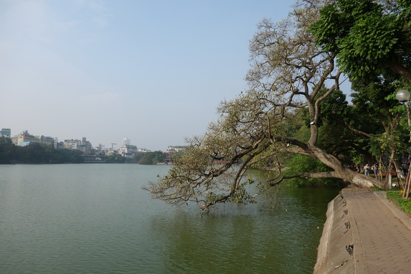 Promenaden runt Hoan Kiem-sjön, Hanoi.