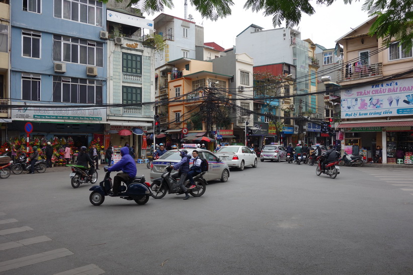 Gatuscen i centrala Hanoi.