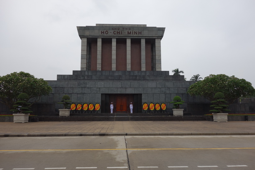 Vaktavlösning vid Ho Chi Minh-mausoleet, Hanoi.