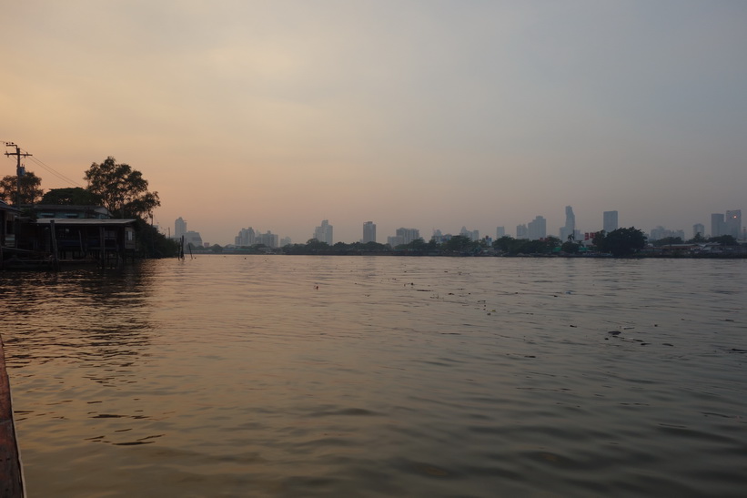 På väg tillbaka till Khlong Toey-piren, Bangkok.