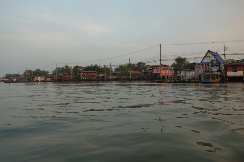 På väg tillbaka till Khlong Toey-piren, Bangkok.