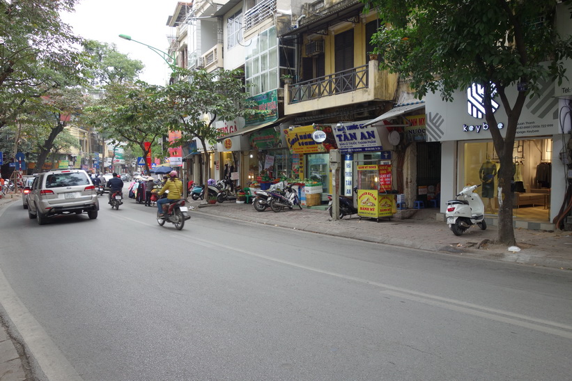 Gatuscen i centrala Hanoi.