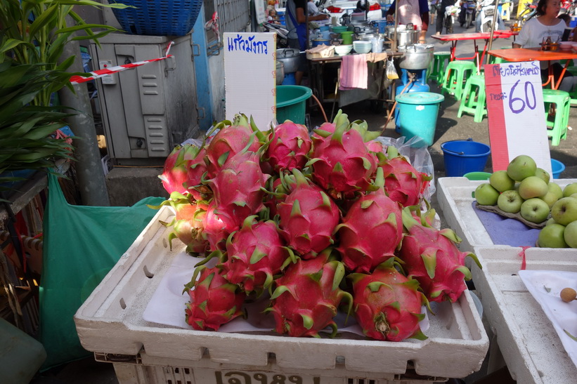 Drakfrukt på fruktmarknad i Chinatown, Bangkok.