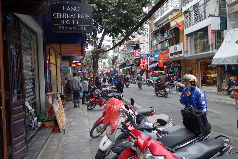 Tillbaka utanför mitt hotell i Old Quarter, Hanoi Central Park Hotel, Hanoi.