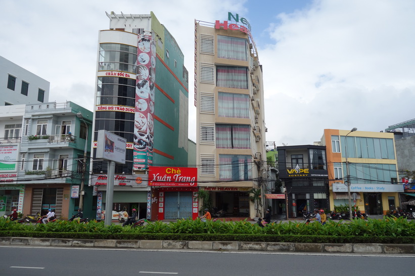 Gatuscen i centrala Da Nang.