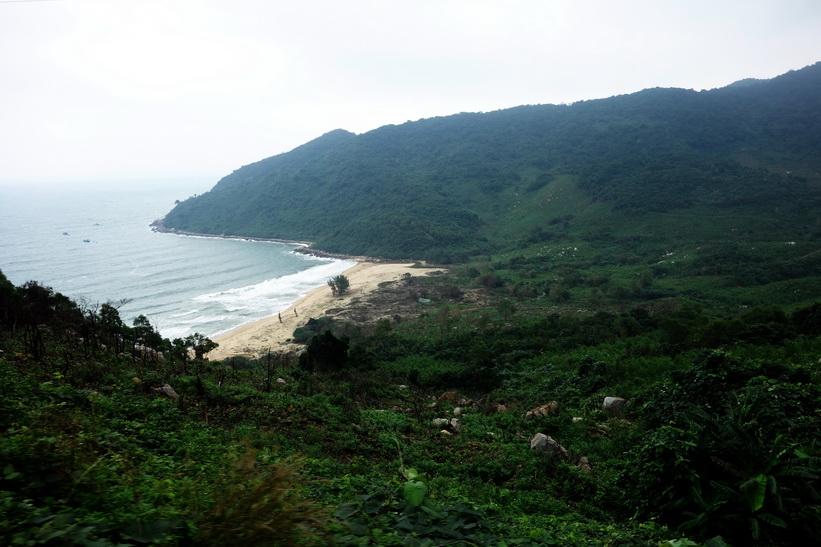 Bach Ma National Park från tågfönstret mellan Da Nang och Hue.