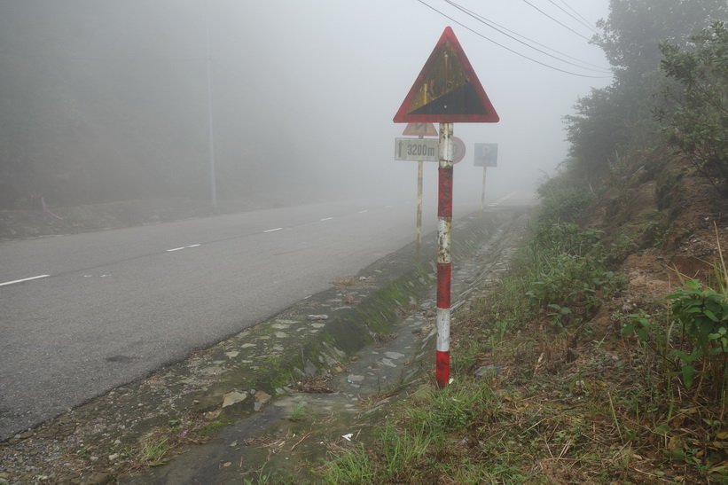 Här börjar jag närma mig toppen. Vägen upp till Son Tra Mountain (Monkey Mountain), Da Nang.