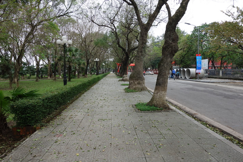 Promenaden längs gatan Lê Lợi i Hue.