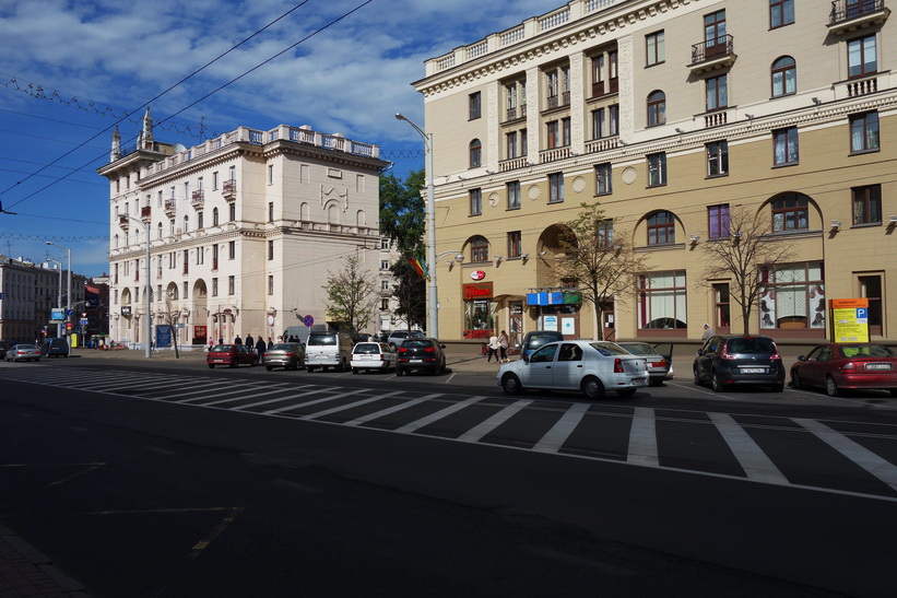 Stalinistisk arkitektur längs gatan vulica Kirava, Minsk.