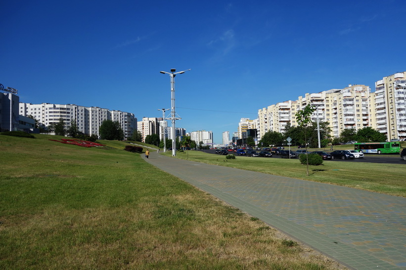 Ett av flera oändliga bostadsområden i Minsk.