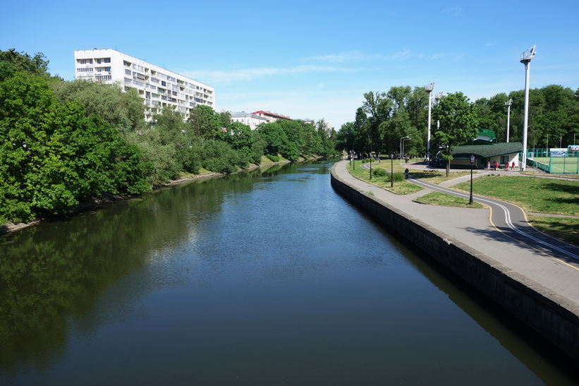 Svislach-floden vid Gorky Park, Minsk.