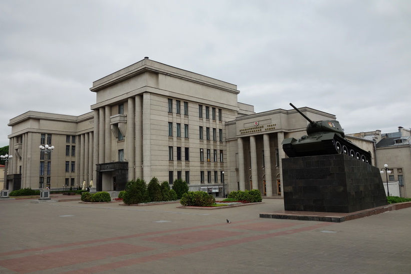 Central House of Officers, Minsk. Byggt 1939, och överlevde således kriget.