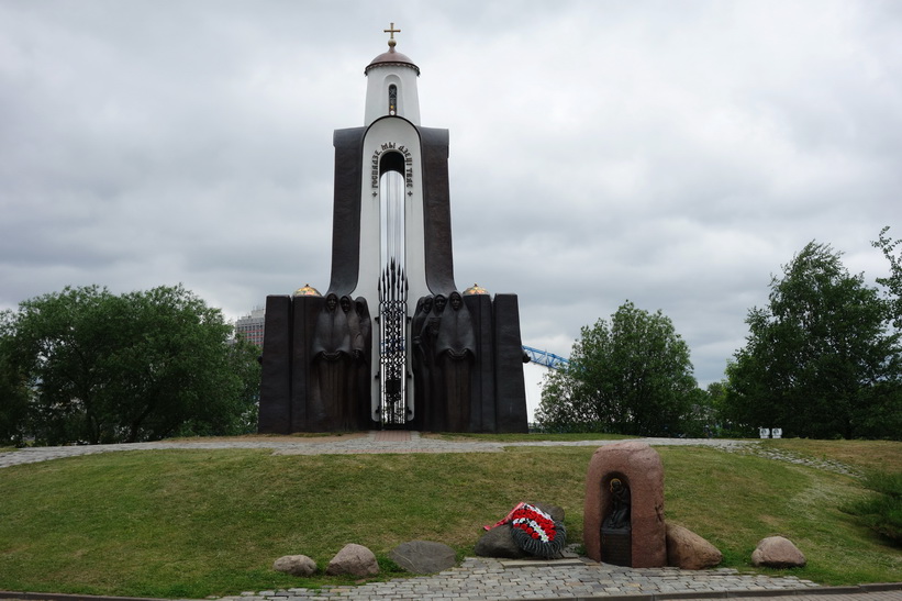 Island of Tears. Till minne av de soldater som stupade i Afghanistan, Minsk.